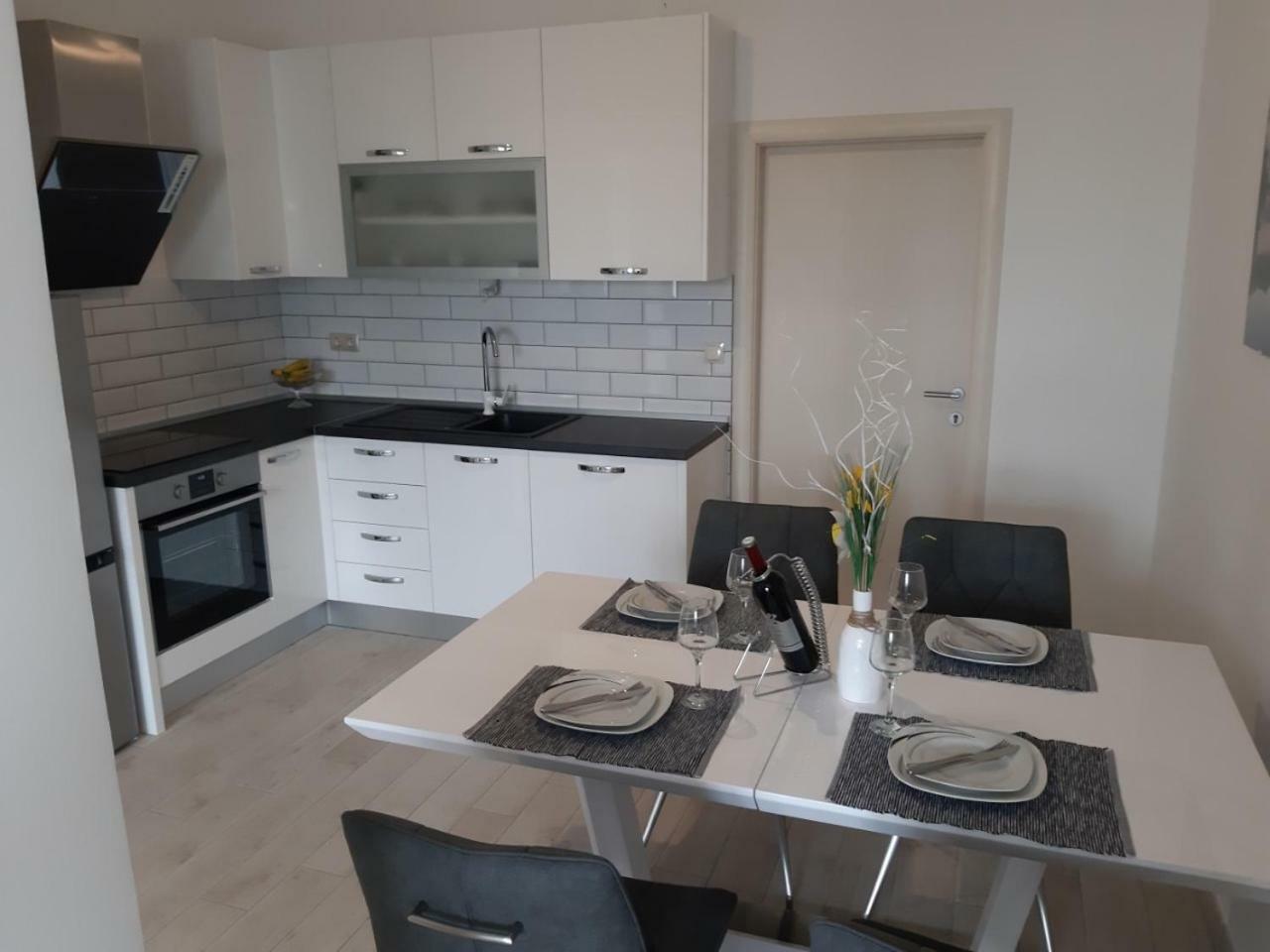 Lanelu Apartman Rogoznica  Exterior foto