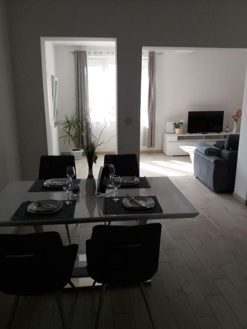 Lanelu Apartman Rogoznica  Exterior foto