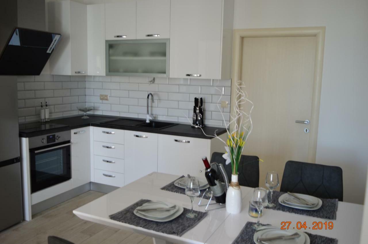 Lanelu Apartman Rogoznica  Exterior foto