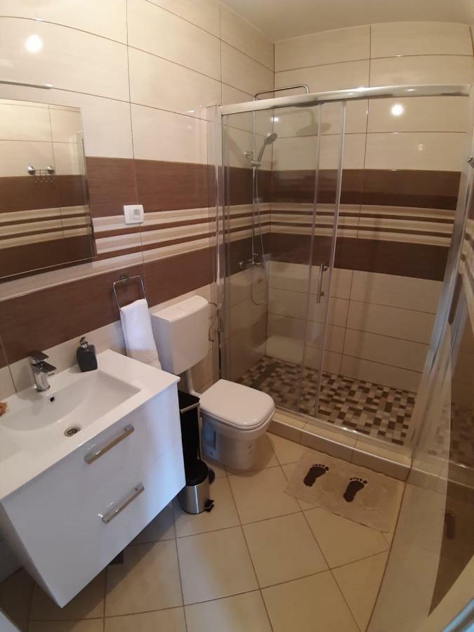 Lanelu Apartman Rogoznica  Exterior foto