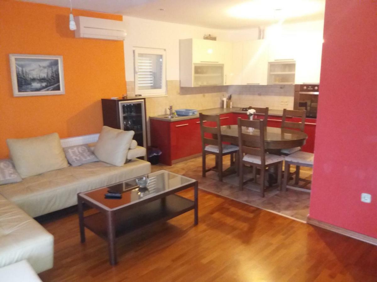 Lanelu Apartman Rogoznica  Exterior foto